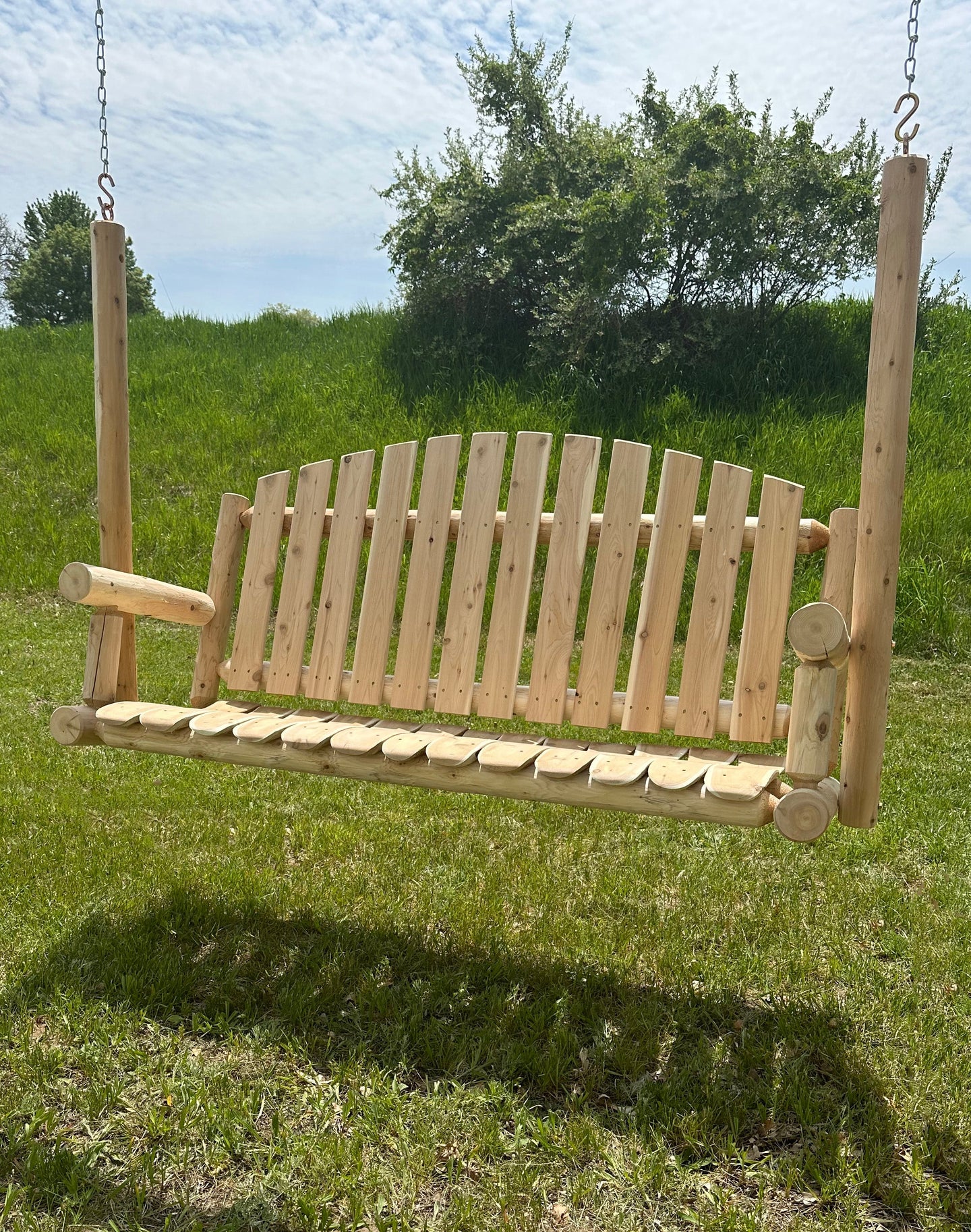 Lakeland Mills Cedar Log 5ft Country Garden Porch Swing - detail