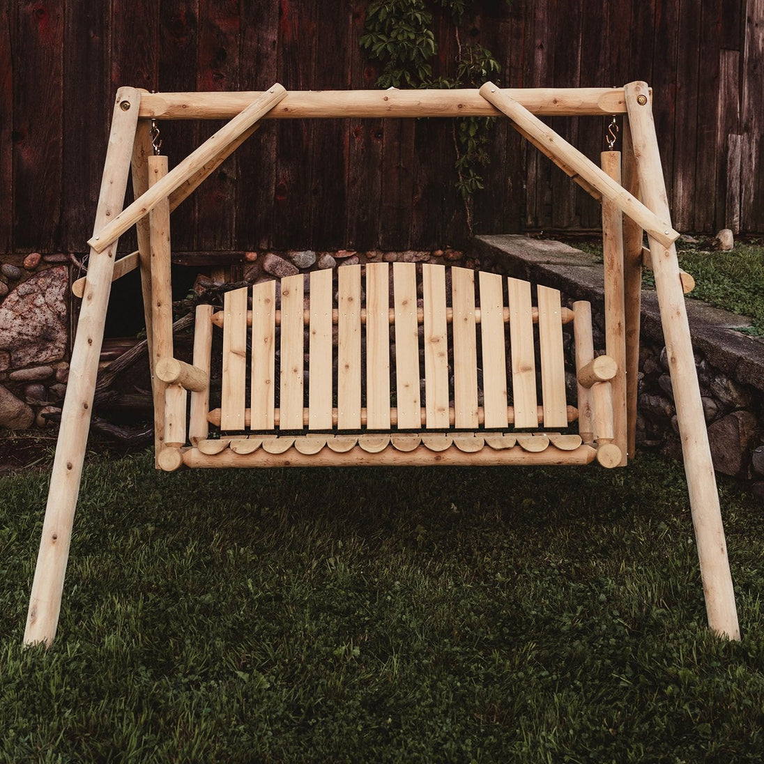 Lakeland Mills Cedar Log 5ft Country Garden Yard Swing - detail